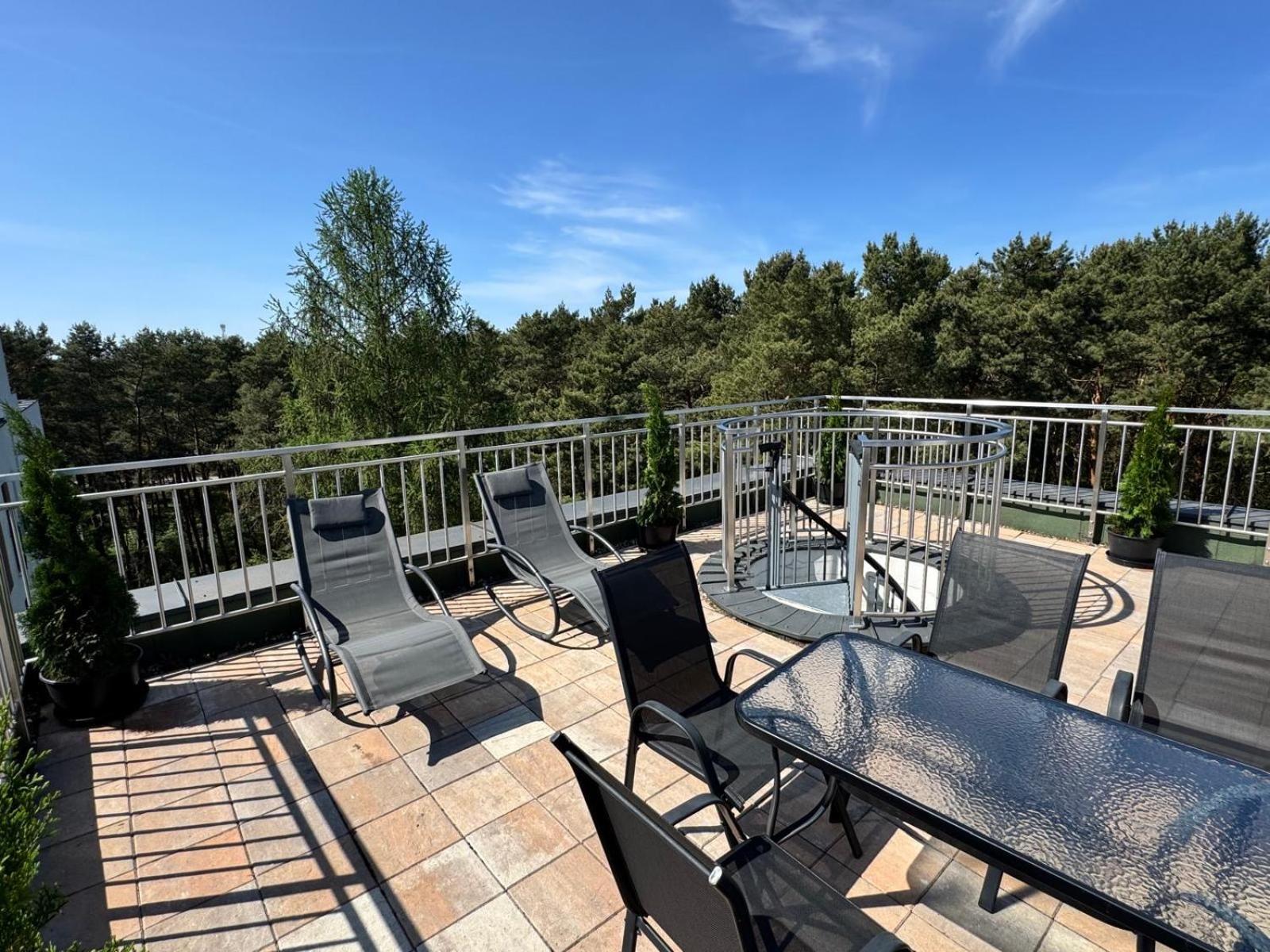 Apartamento Family & Business Sauna Teznia No 8 Vip -lesny Nad Zalewem Cedzyna, Unikat - 5 Bedroom With Private Sauna, Jacuzzi, Spectacular View Terrace, Parking, Catering Options - Exclusive New!